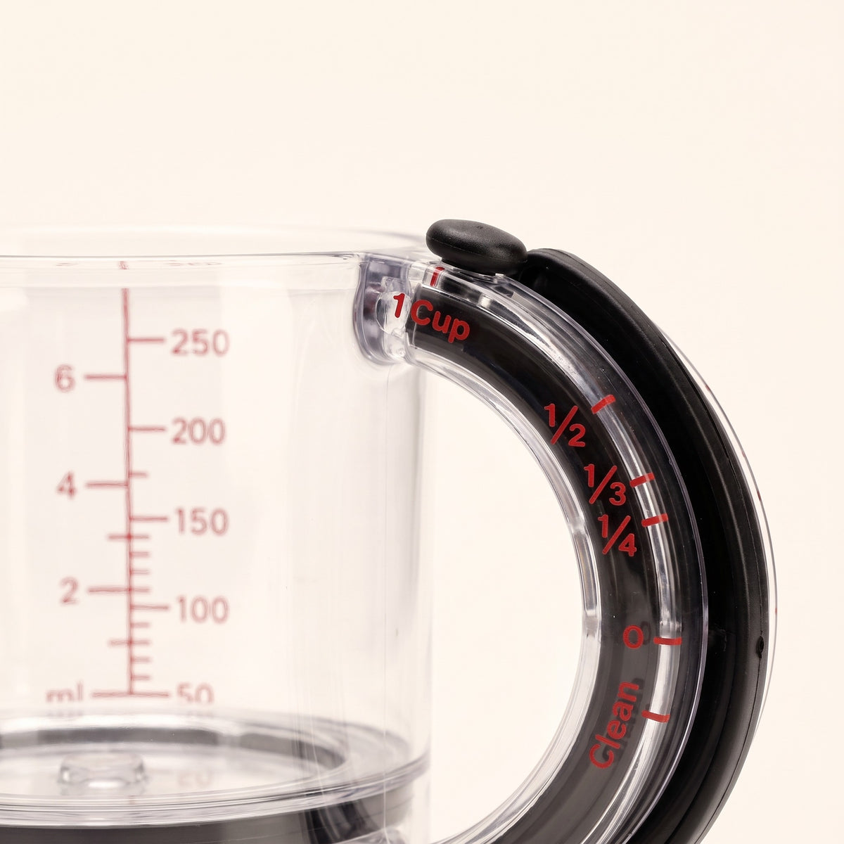 Handle scale: 1 cup, 1/2, 1/3, 1/4